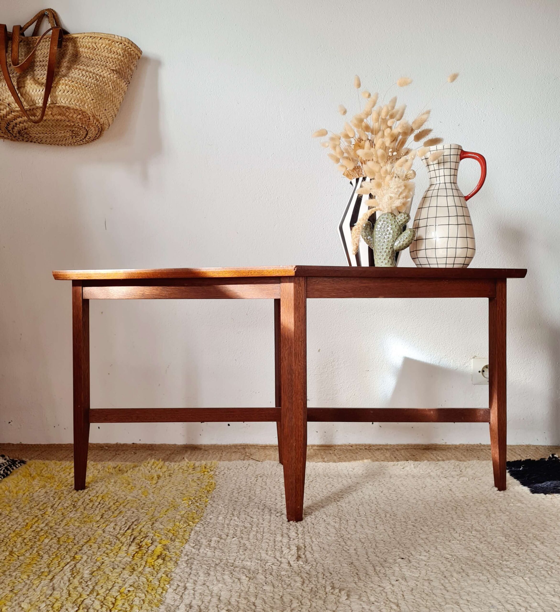 Table basse vintage piétement effilé