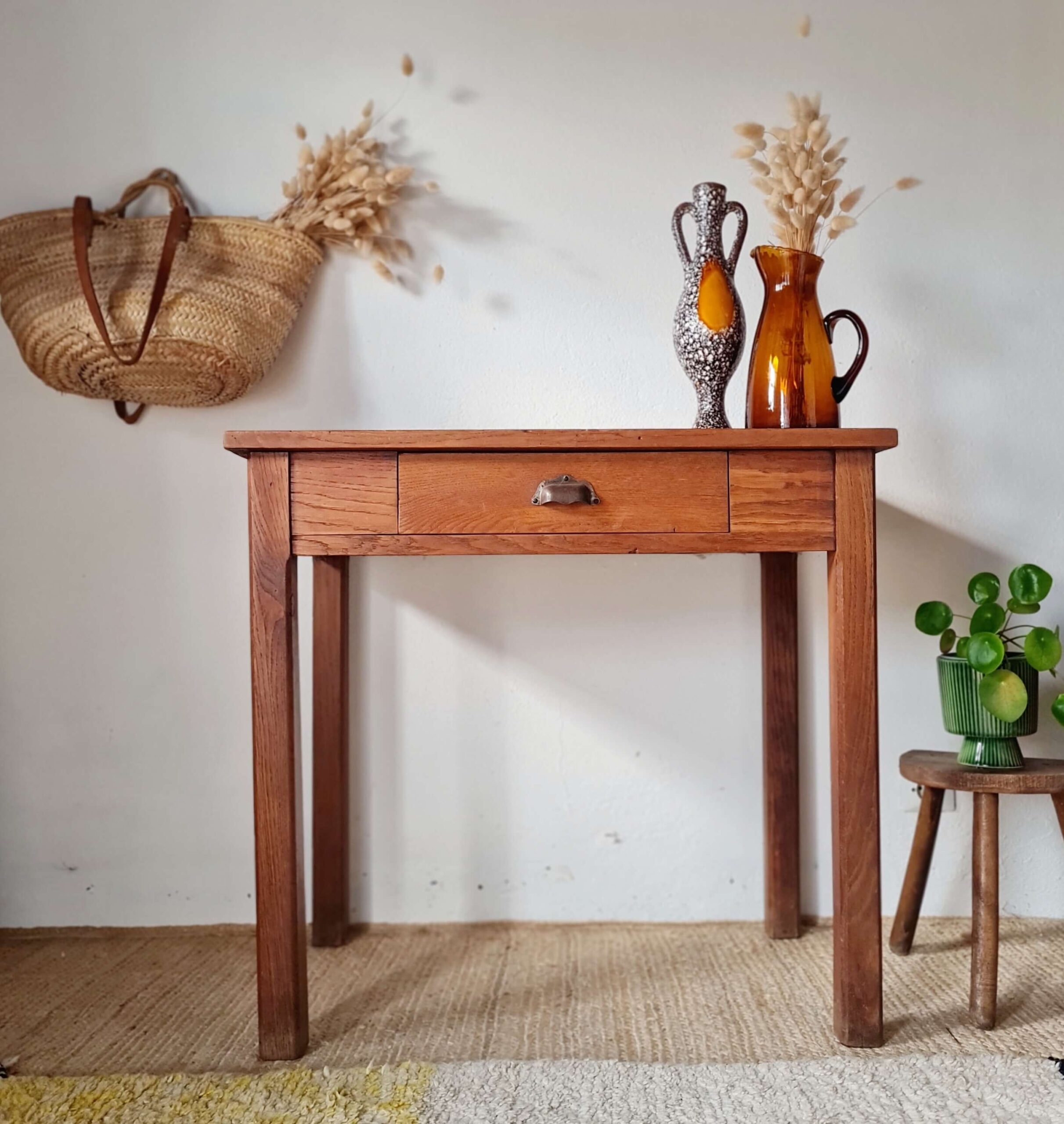 Table d'appoint ou petit bureau ancien avce son tiroir