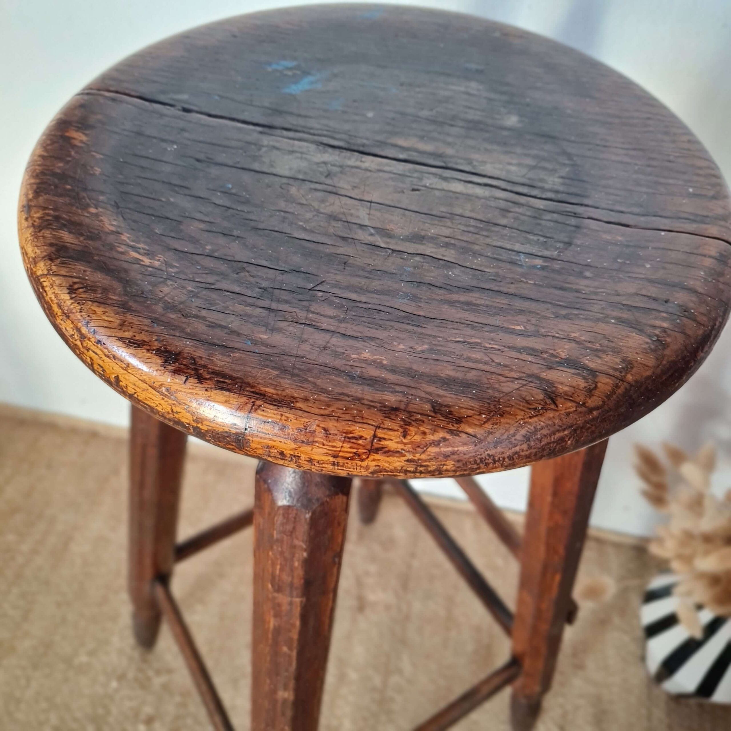 Tabouret haut d'atelier en bois massif