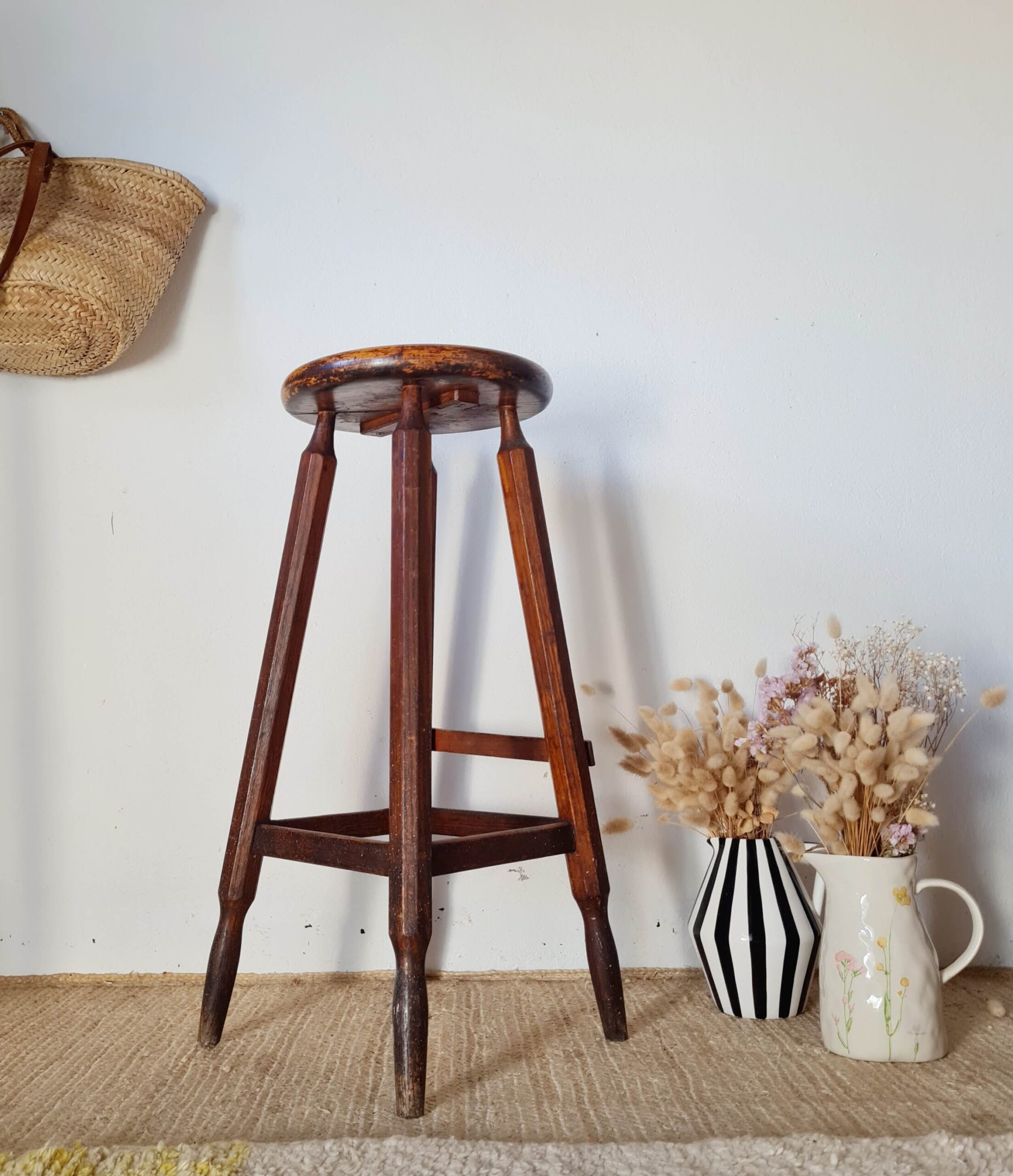 Tabouret haut en bois ancien