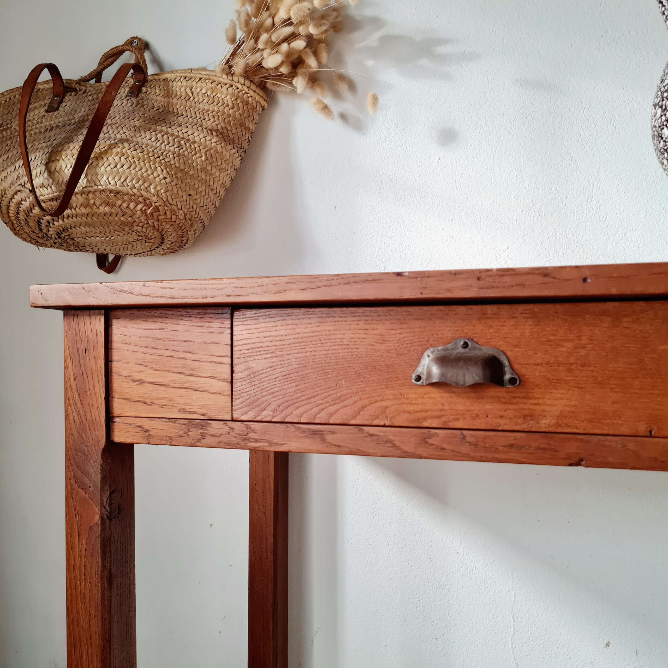 Tiroir avec poignée coquille pour cette ancienne table