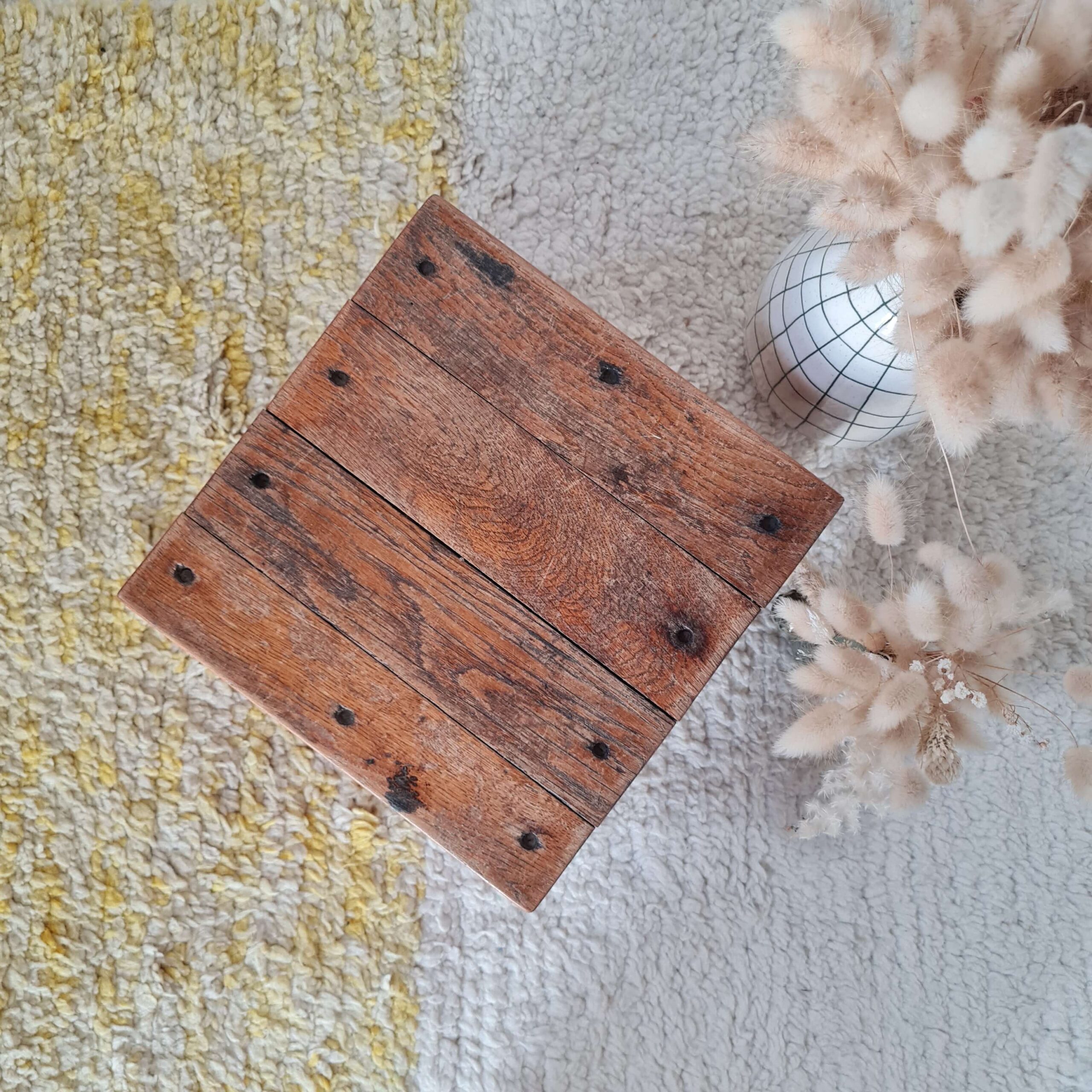 Vue de dessus d'un tabouret de ferme mini en bois