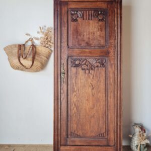 Armoire une porte ancienne en chêne sculpté style Art Déco