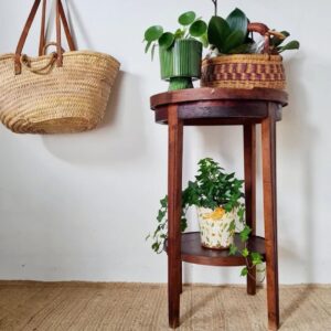 Petite table ronde ancienne en bois avec plateau inférieur