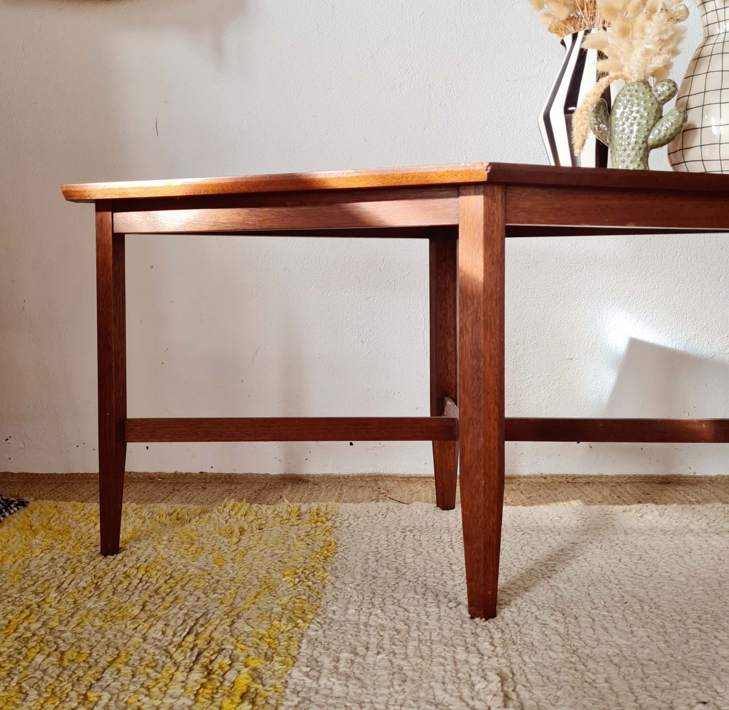 ravissante table ancienne en bois à plateau géométrique